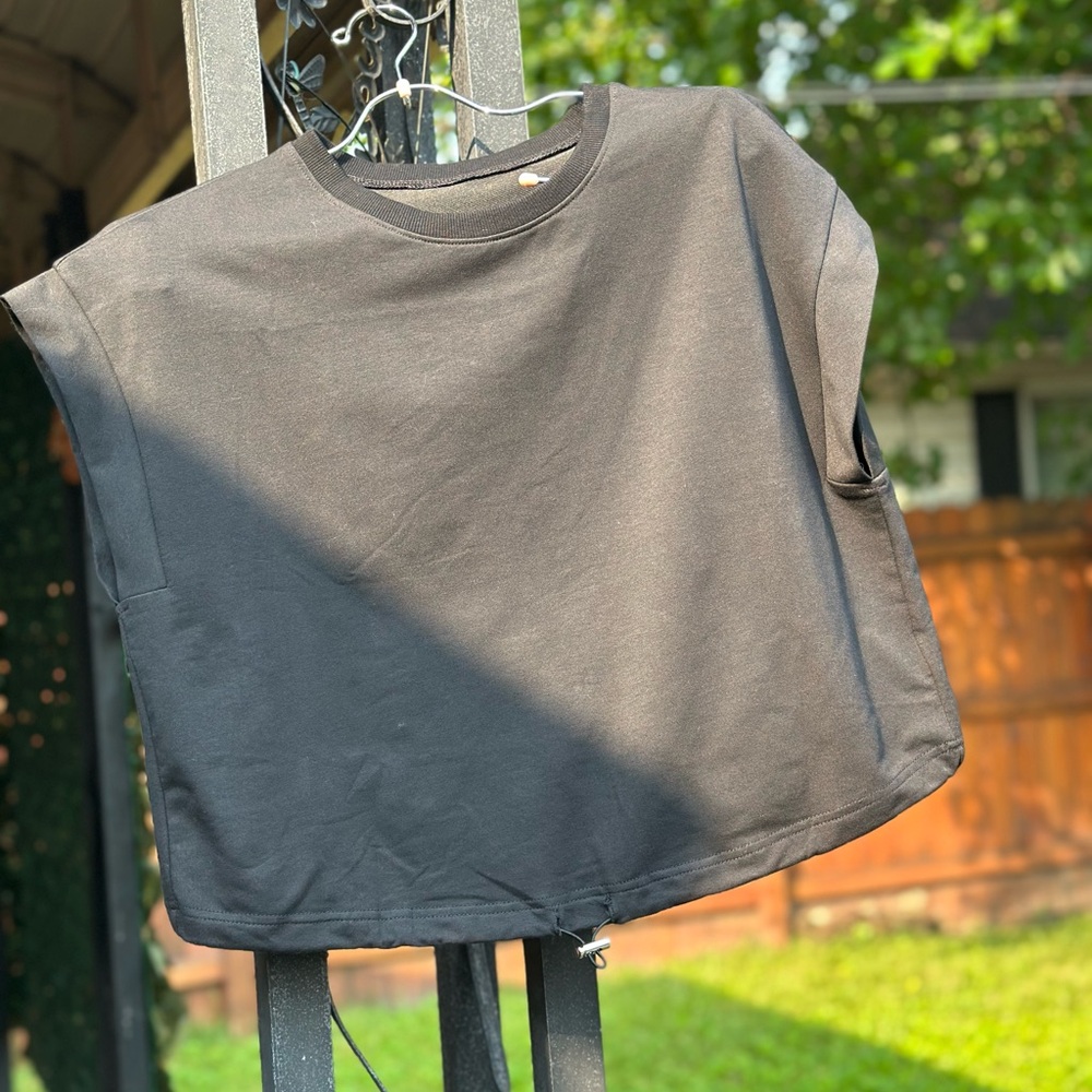 Black Short Sleeve Top can be crop…drawstring bottom size small